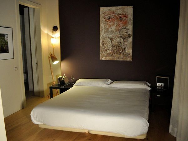 Bed in the Superior room of the Mercer House Bòria BCN
