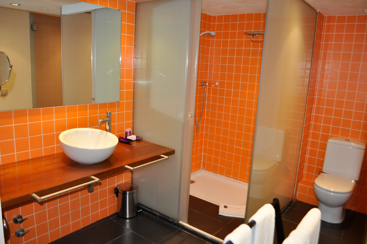 Bathroom of the Loft room of the Mercer House Bòria BCN